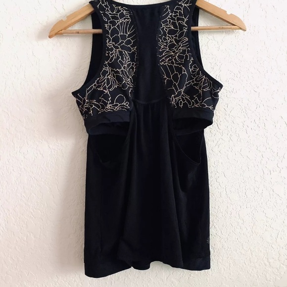 Athleta tank top with billed in bra size L - Picture 2 of 5